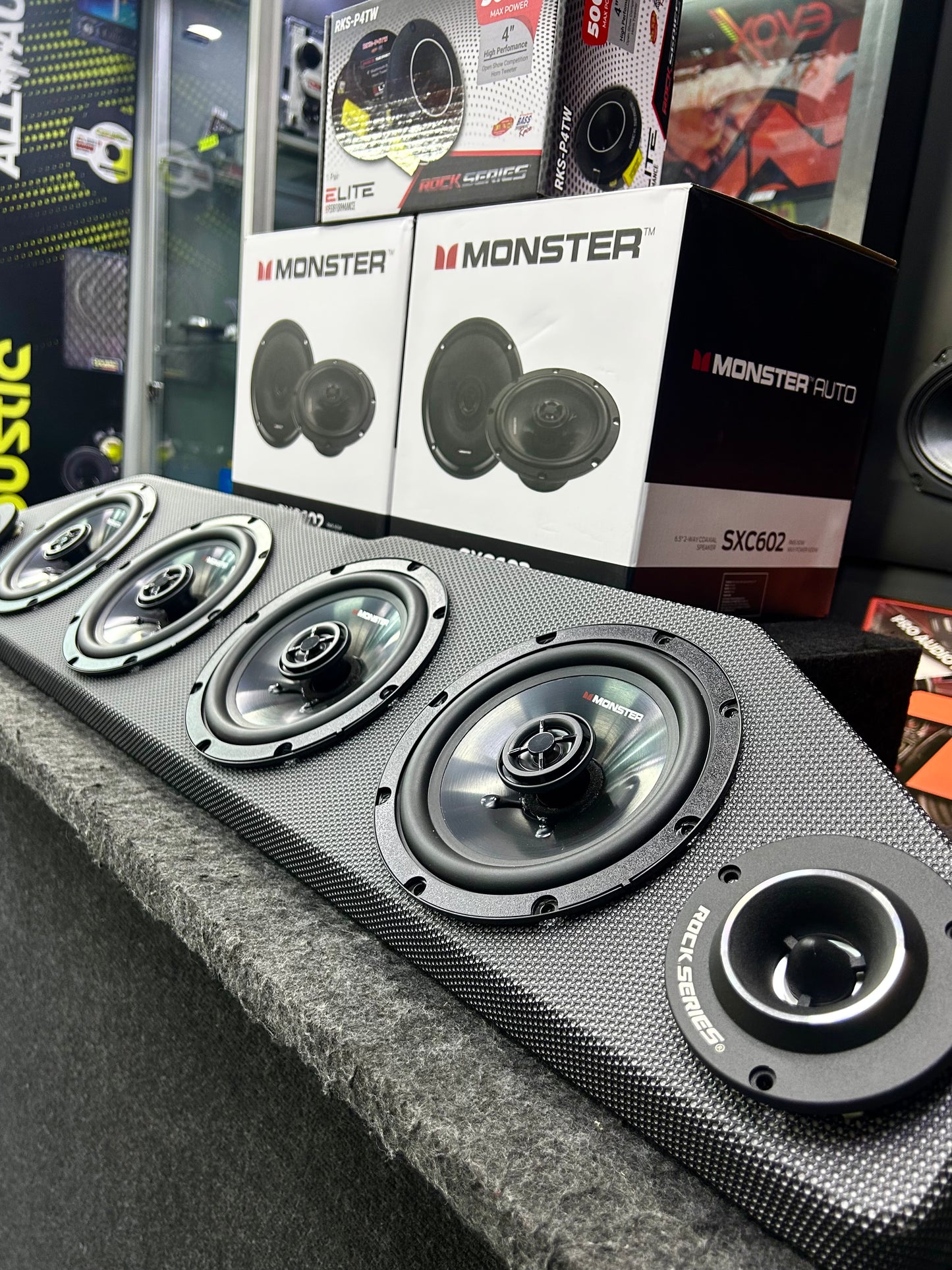 SÚBELE AL VOLUMEN / ROCK SERIES / MONSTER / 020626 / JCP