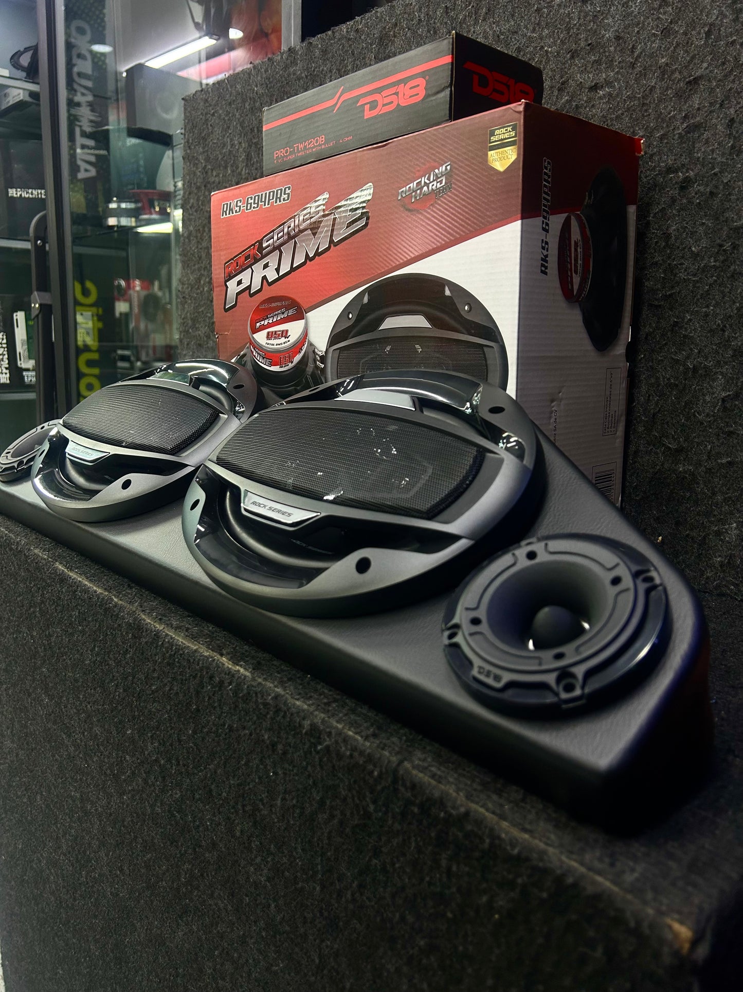 SUBE EL VOLUMEN GASTANDO POCO / DS18 / ROCK SERIES / 260826 / JCP