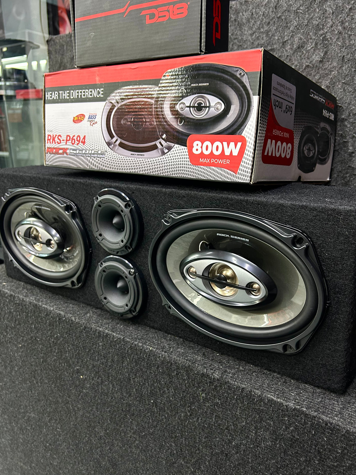 SUBE EL VOLUMEN GASTANDO POCO / DS18 / ROCK SERIES / 030926 / JCP