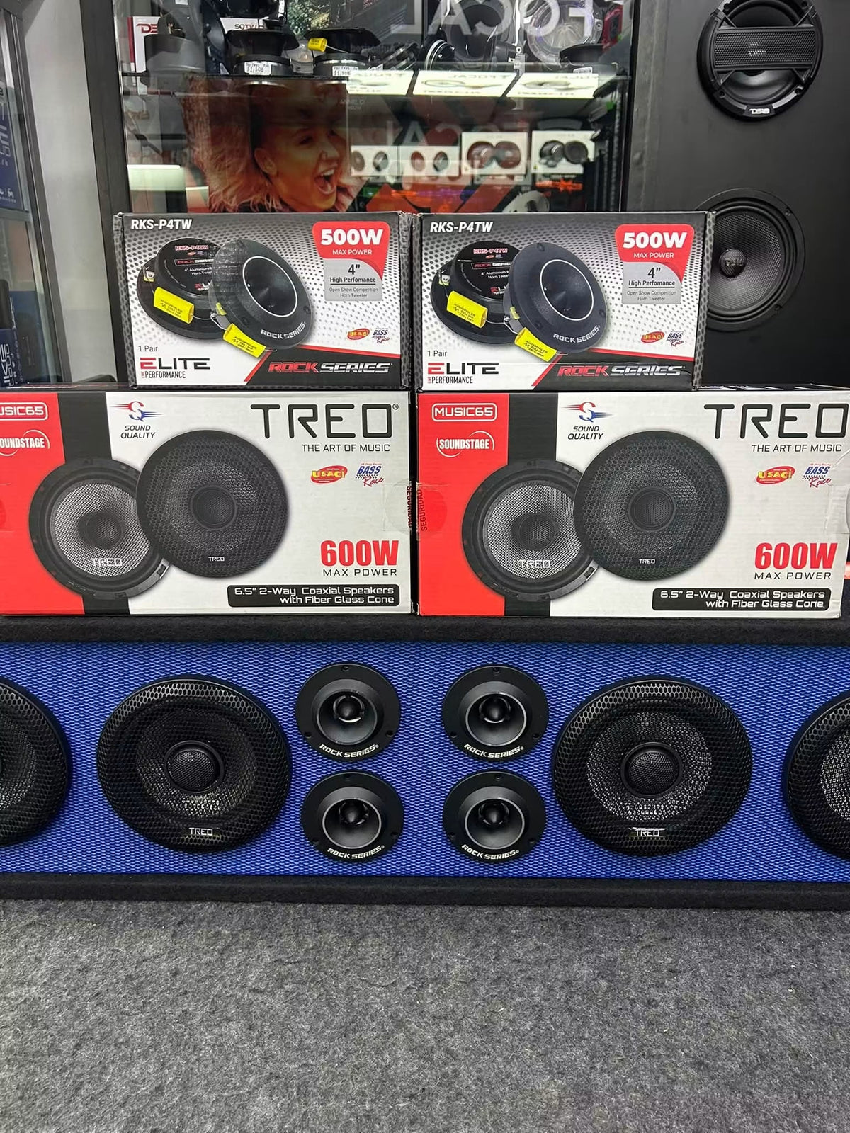 ROBA MIRADAS CON POTENTE CAJON OPEN SHOW / TREO / ROCK SERIES / 211026 / HAR