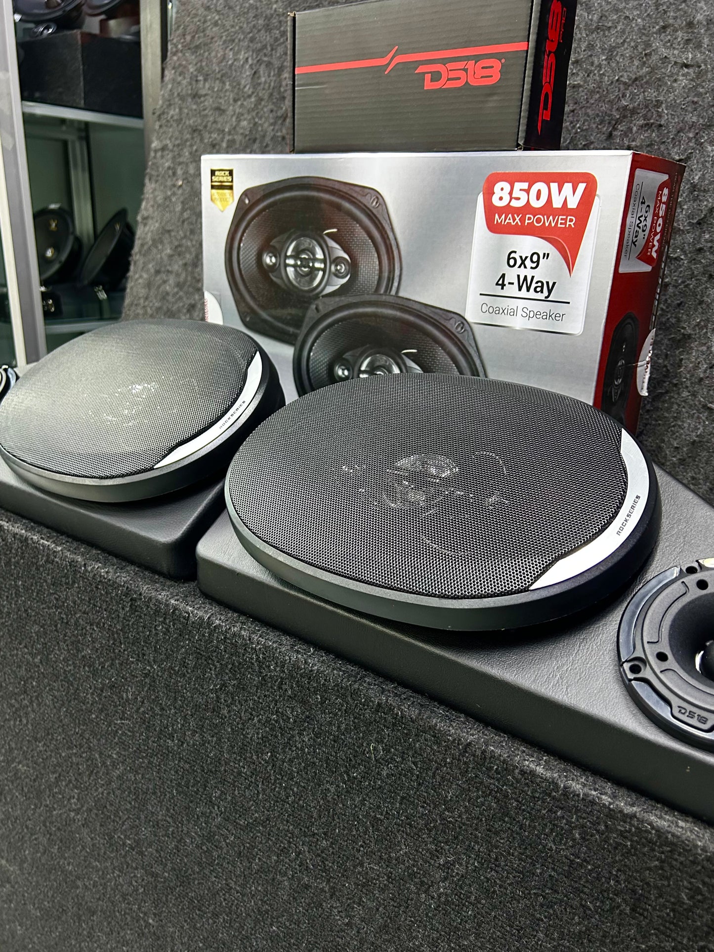 SUBE EL VOLUMEN GASTANDO POCO / DS18 / ROCK SERIES / 060726 / JCP