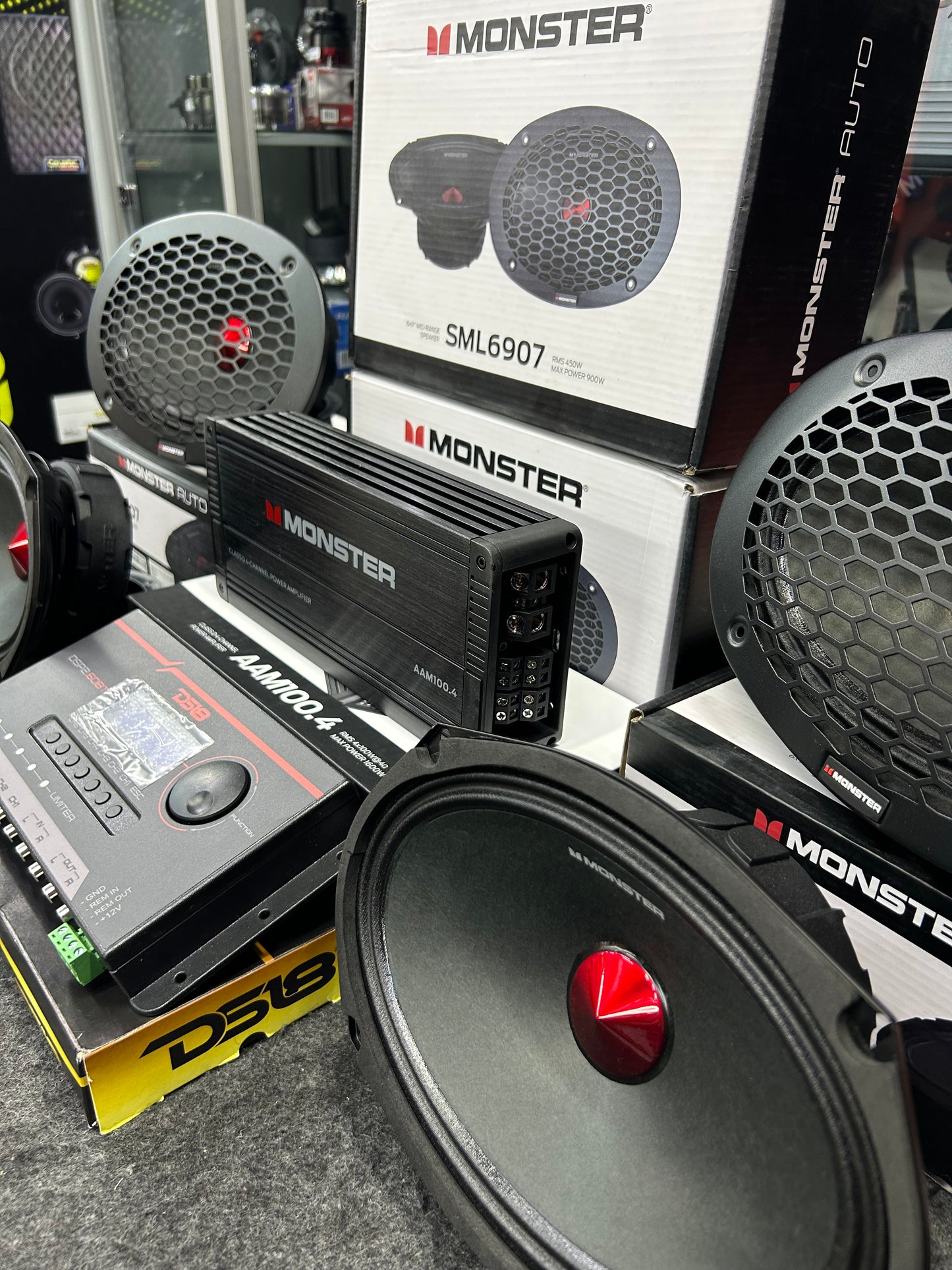SUENA DURO CON MONSTER MEDIOS RANGO OVALADOS OPEN SHOW DE GRAN POTENCIA AMPLIFICADOR Y ESTE INCREÍBLE DSP / MONSTER / DS18 / 140326 / HAR