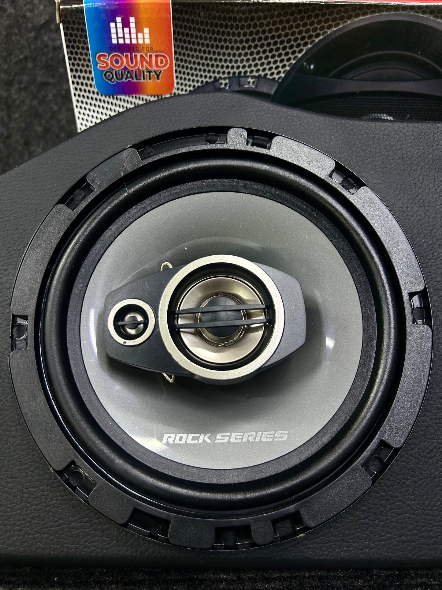SUBE EL VOLUMEN AHORRANDO / DS18 / ROCK SERIES / 190726 / JCP