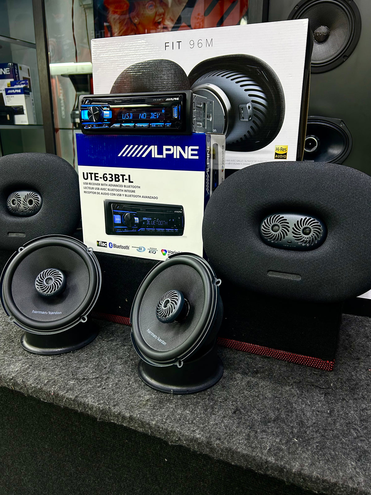 MEDIOS CLAROS AGUDOS BRILLANTES Y BAJOS CONSISTENTES / HARMAN KARDON / ALPINE / 191026 / JCP