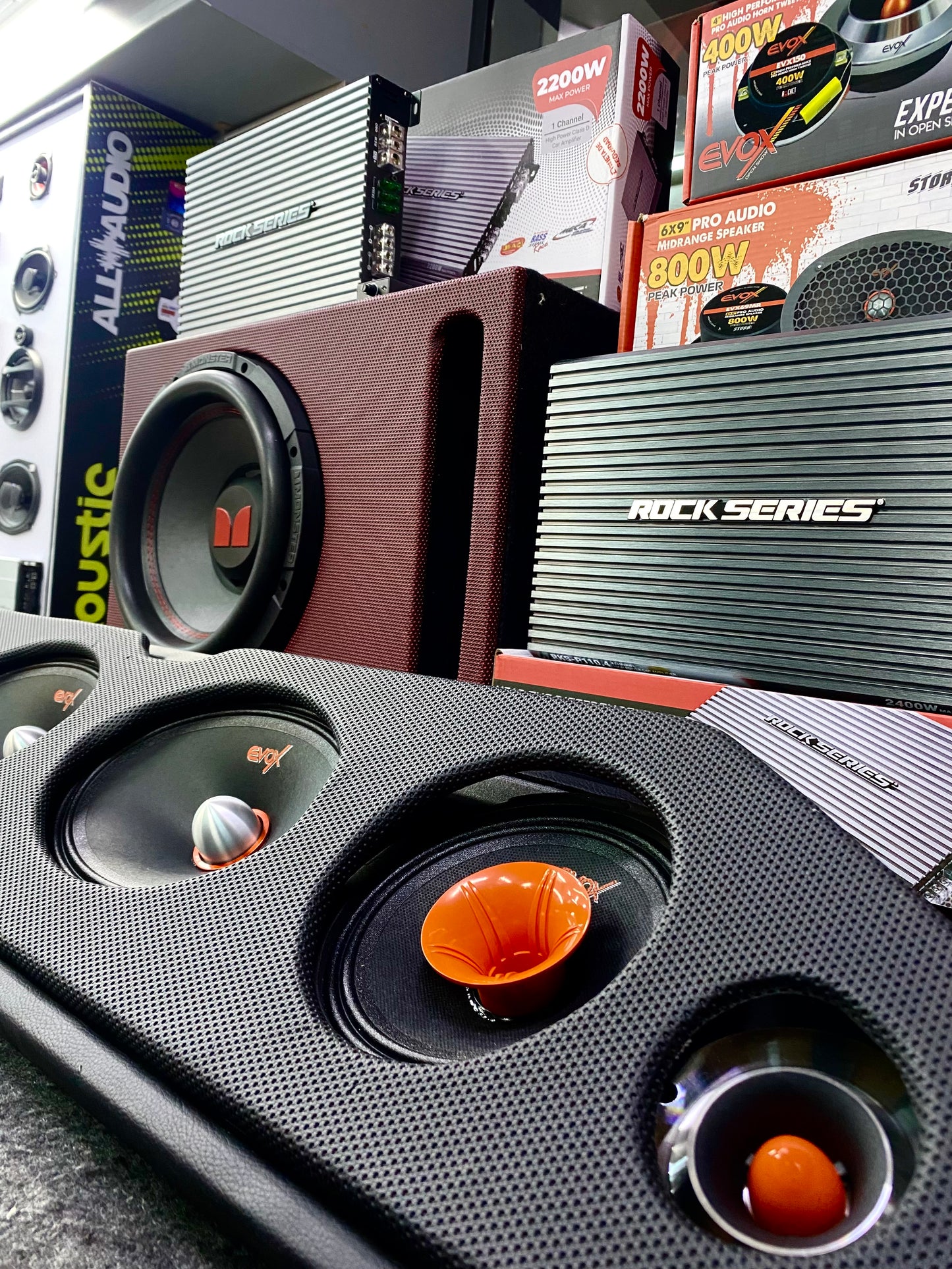 CONVIERTE TU AUDIO EN EL MÁS PODEROSO DE TODOS / EVOX / ROCK SERIES / MONSTER / 170226 / DCA