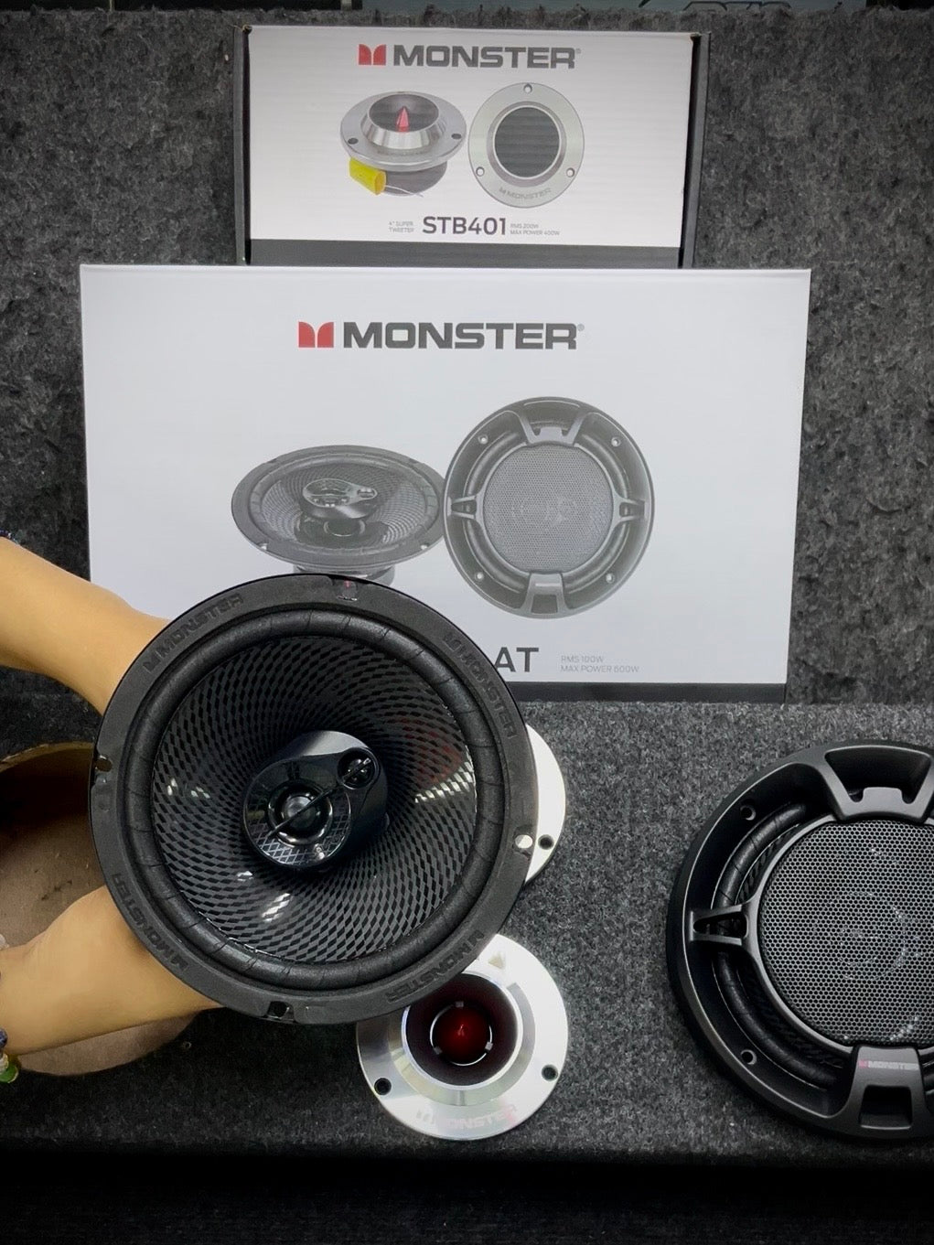 SORPRÉNDETE CON LA POTENCIA DE ESTE PAQUETE / MONSTER / 030826 / VDR