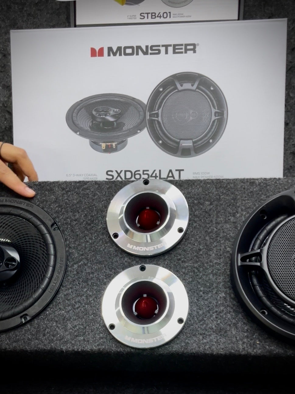 SORPRÉNDETE CON LA POTENCIA DE ESTE PAQUETE / MONSTER / 030826 / VDR