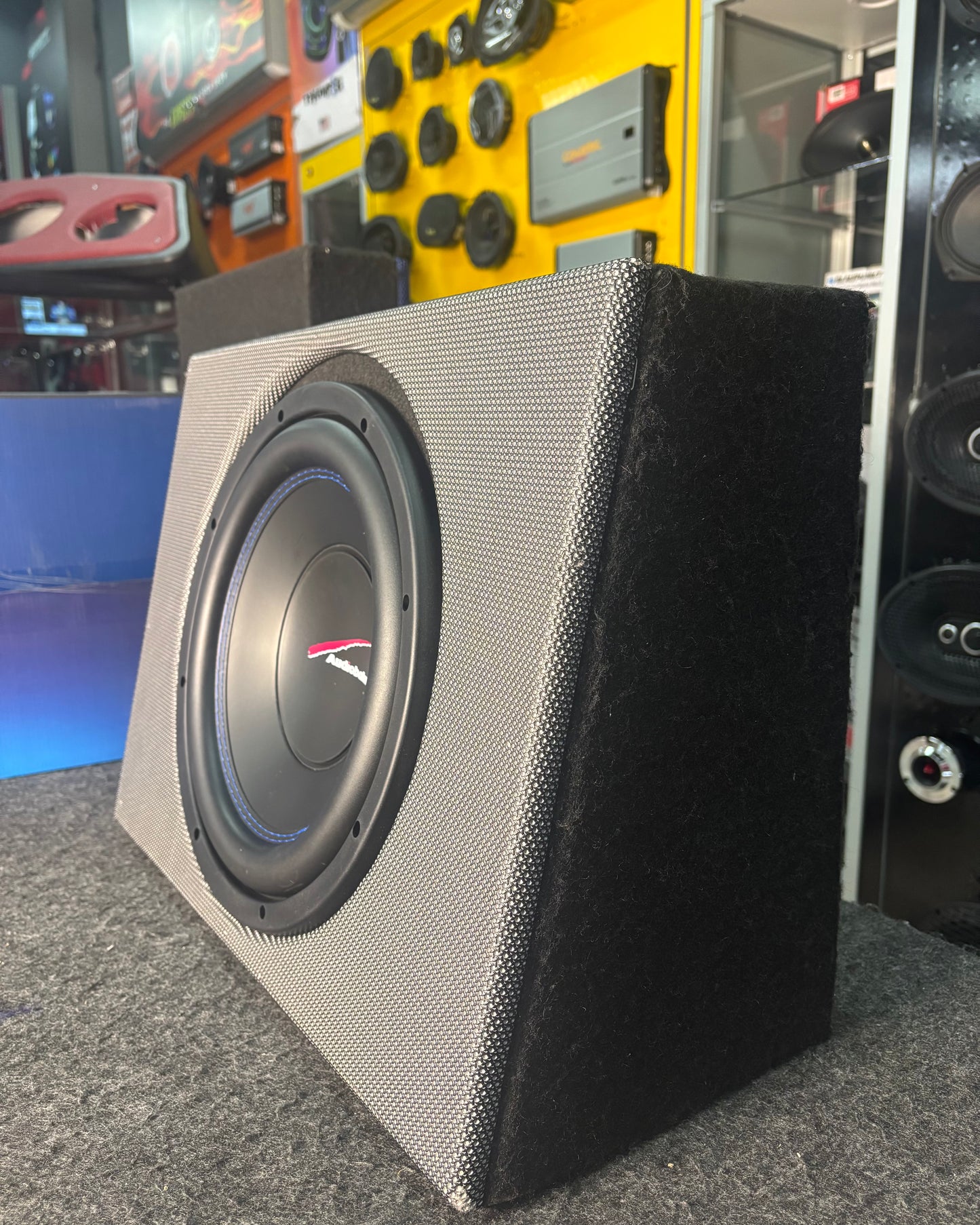 PAQUETE DE SUBWOOFER CON AMPLIFICADOR/AUDIOBAHN/300126/RZ