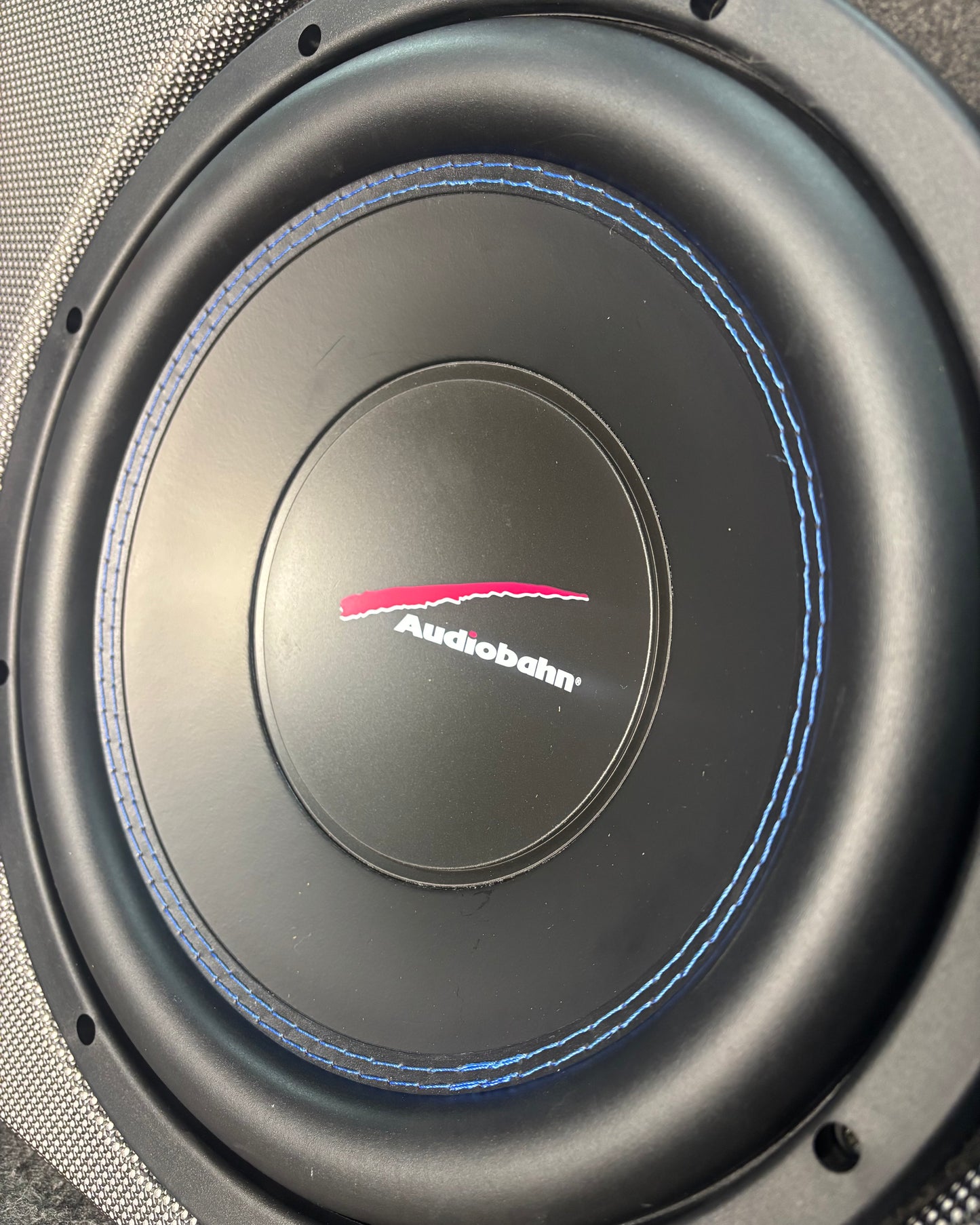 PAQUETE DE SUBWOOFER CON AMPLIFICADOR/AUDIOBAHN/300126/RZ