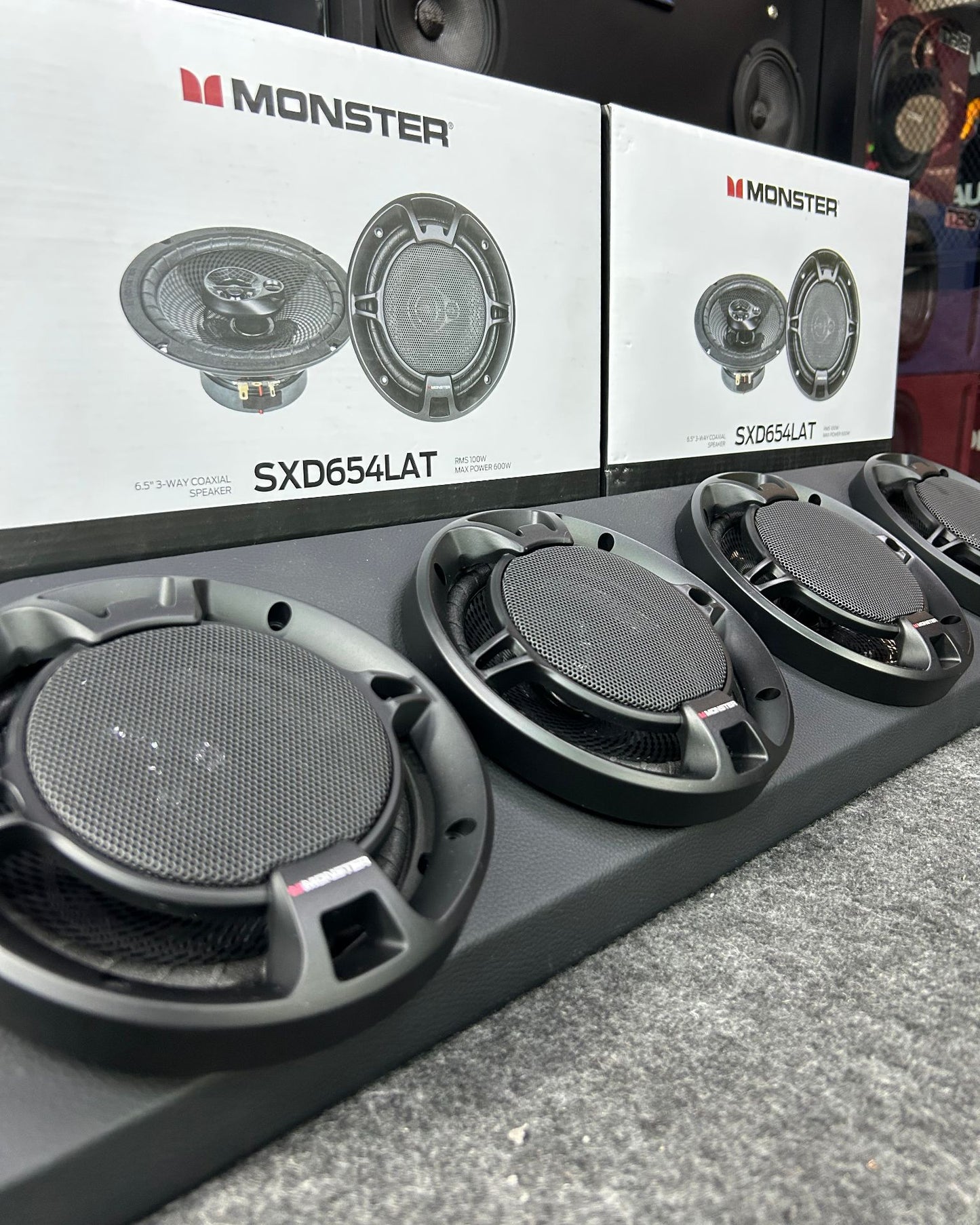 4 BOCINAS MONSTER COAXIALES 6.5 + BASE VINIL / 060226 / HAR
